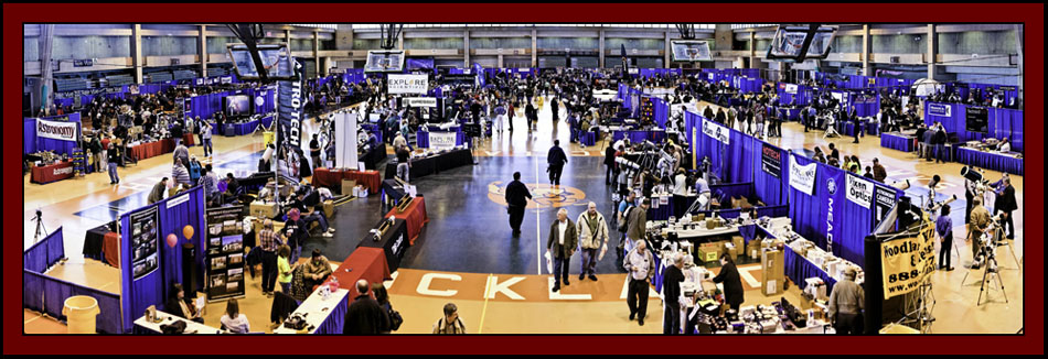 The Exposition Floor on Sunday - NEAF 2011